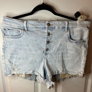 American Eagle Shorty Shorts Peakboo pockets